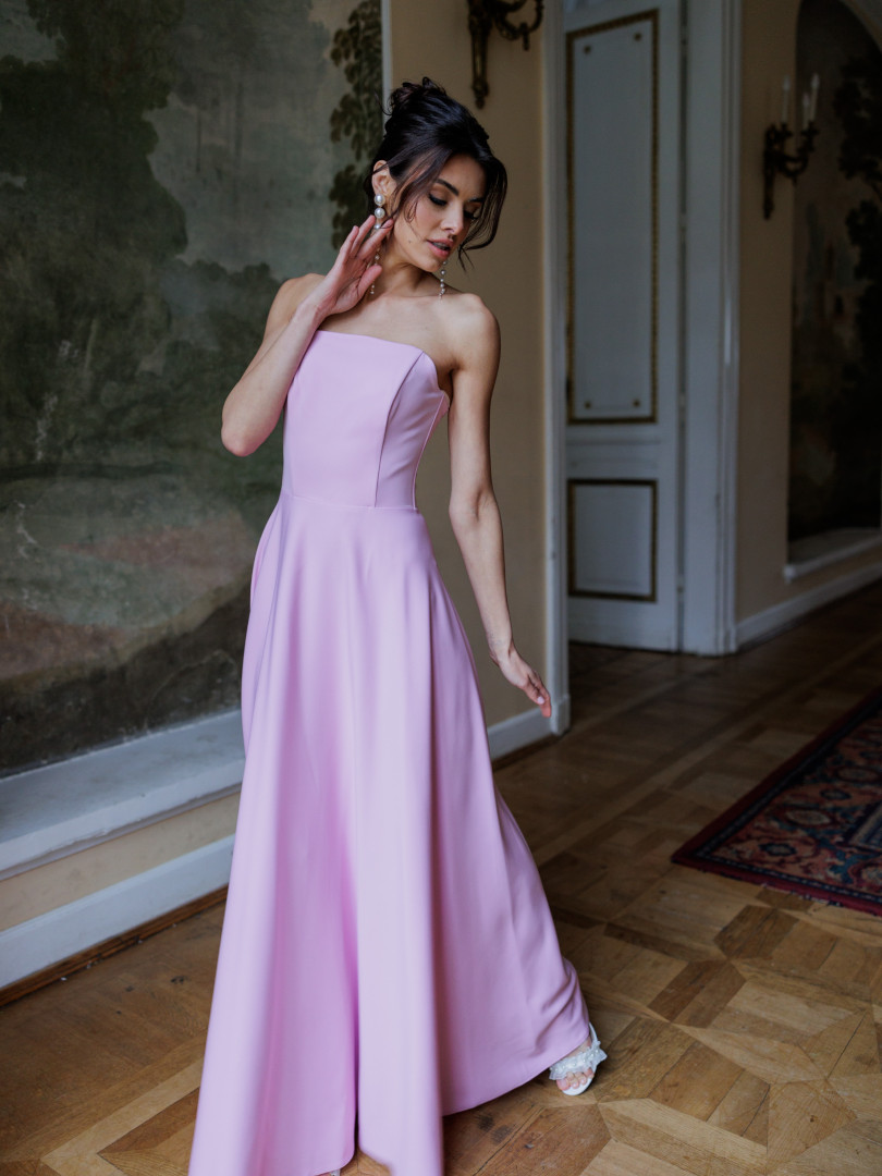 Hannah - klasyczna gorsetowa sukienka maxi w kolorze różowym  - Kulunove zdjęcie 2